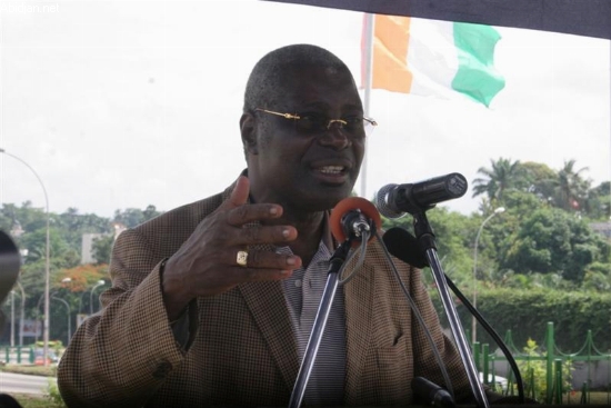 Transformation industrielle : Le Gouverneur Amondji visite I2T et CDT